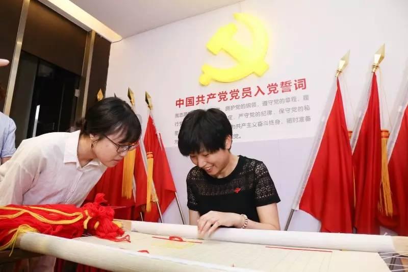 西宁城中举办2024年首届职工迎新春冰雪嘉年华体验活动